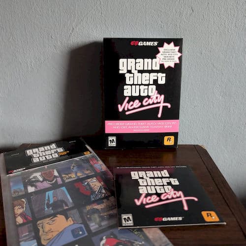 Коробка и CD-диск с бонусами за предзаказ GTA: VC для ПК